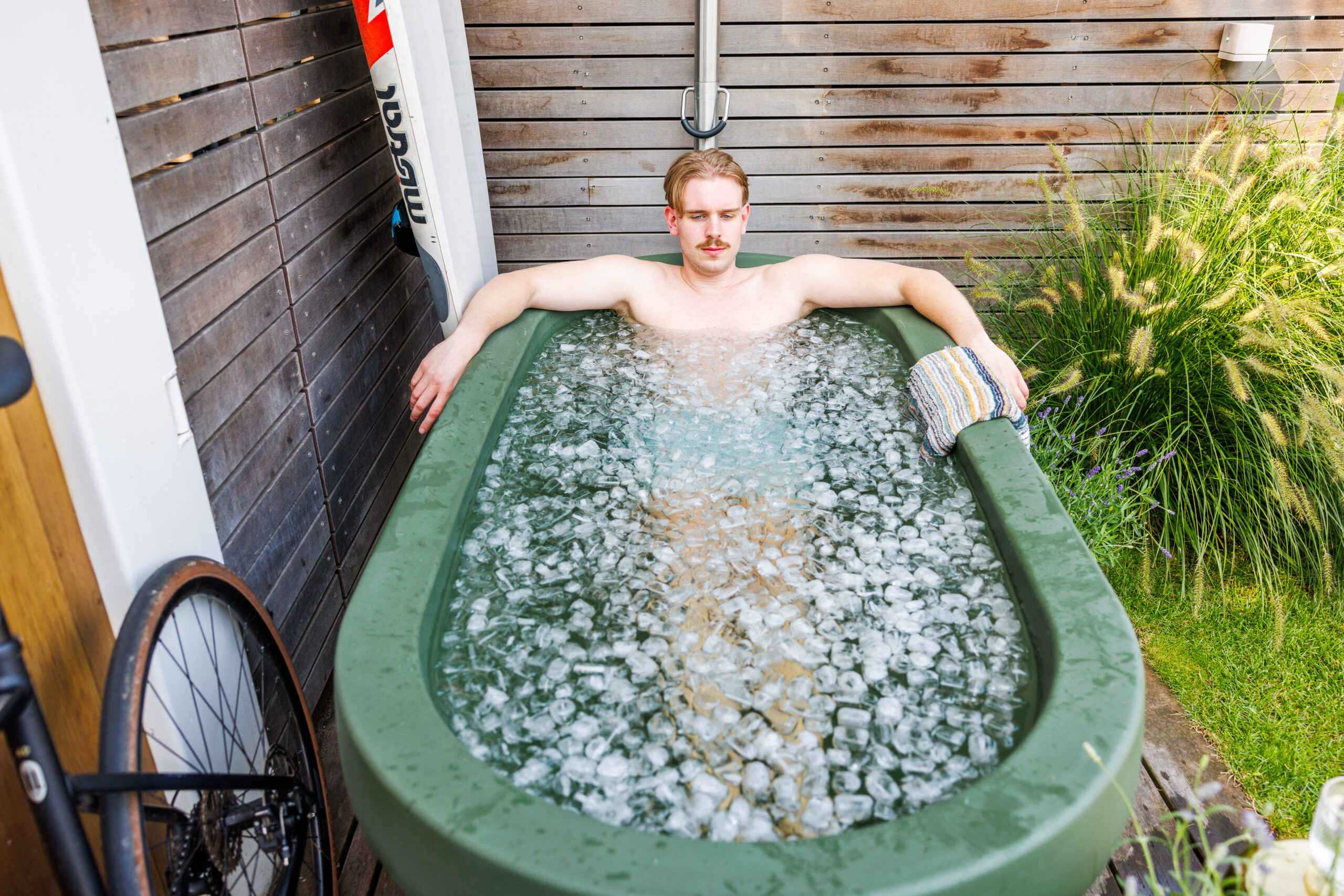 Auralis Living Gardentub olive green ice bath