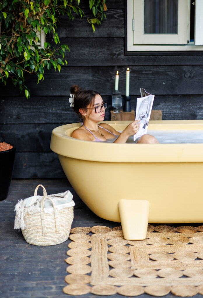 Auralis Living Gardentub sand dune reading magazine